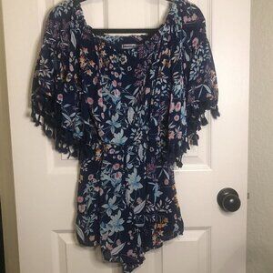 Bailey Blue‎ lined floral print shorts romper short sleeve w/ tassels size M